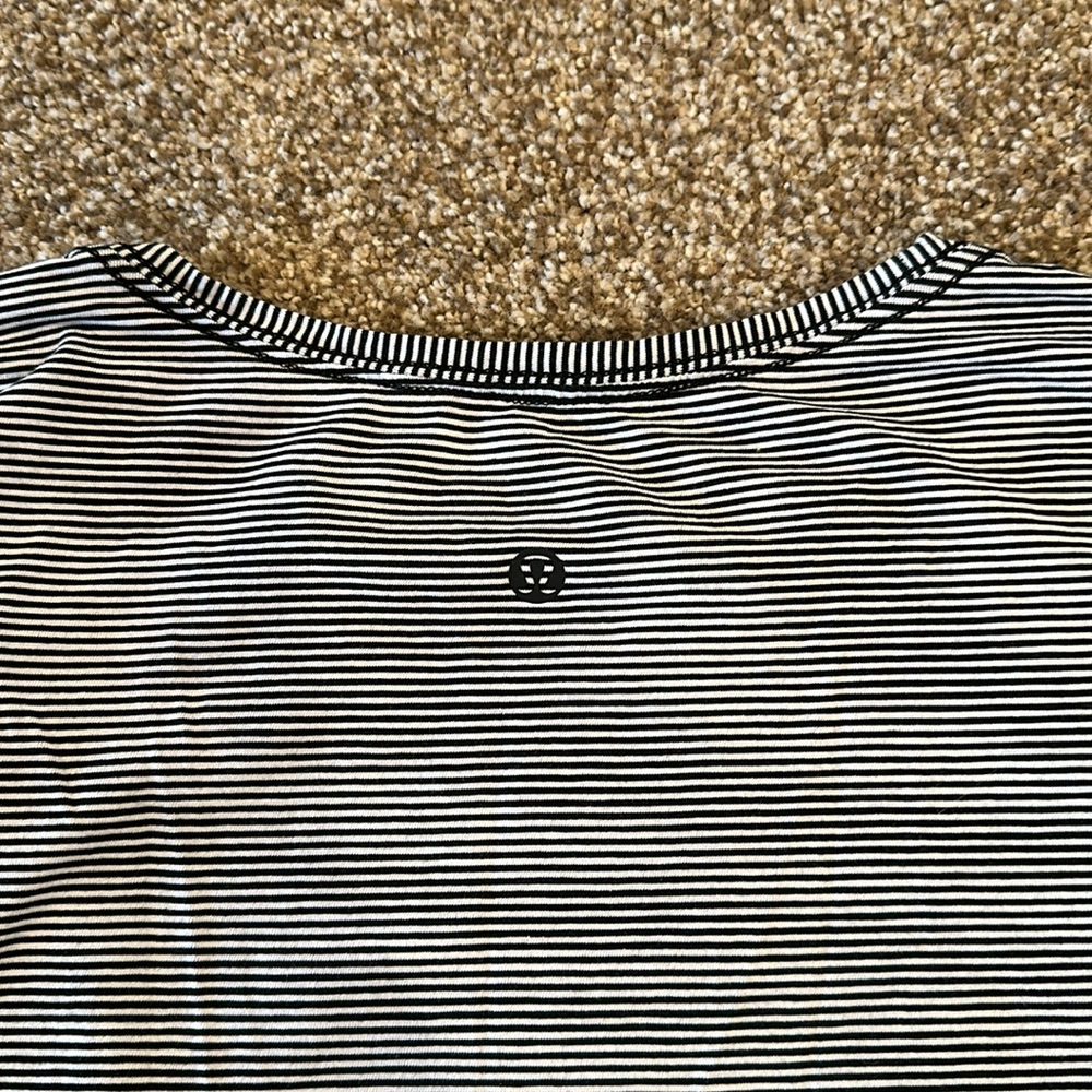 Lulu lemon tshirt